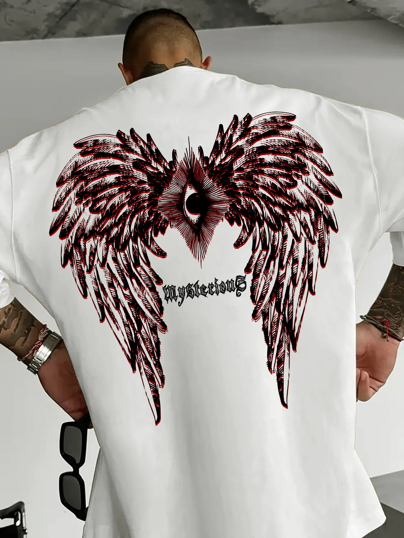 Camiseta de manga corta con cuello redondo y estampado trasero de alas góticas con tercer ojo, estilo streetwear oversize para hombre, modelo 'Mysterious'