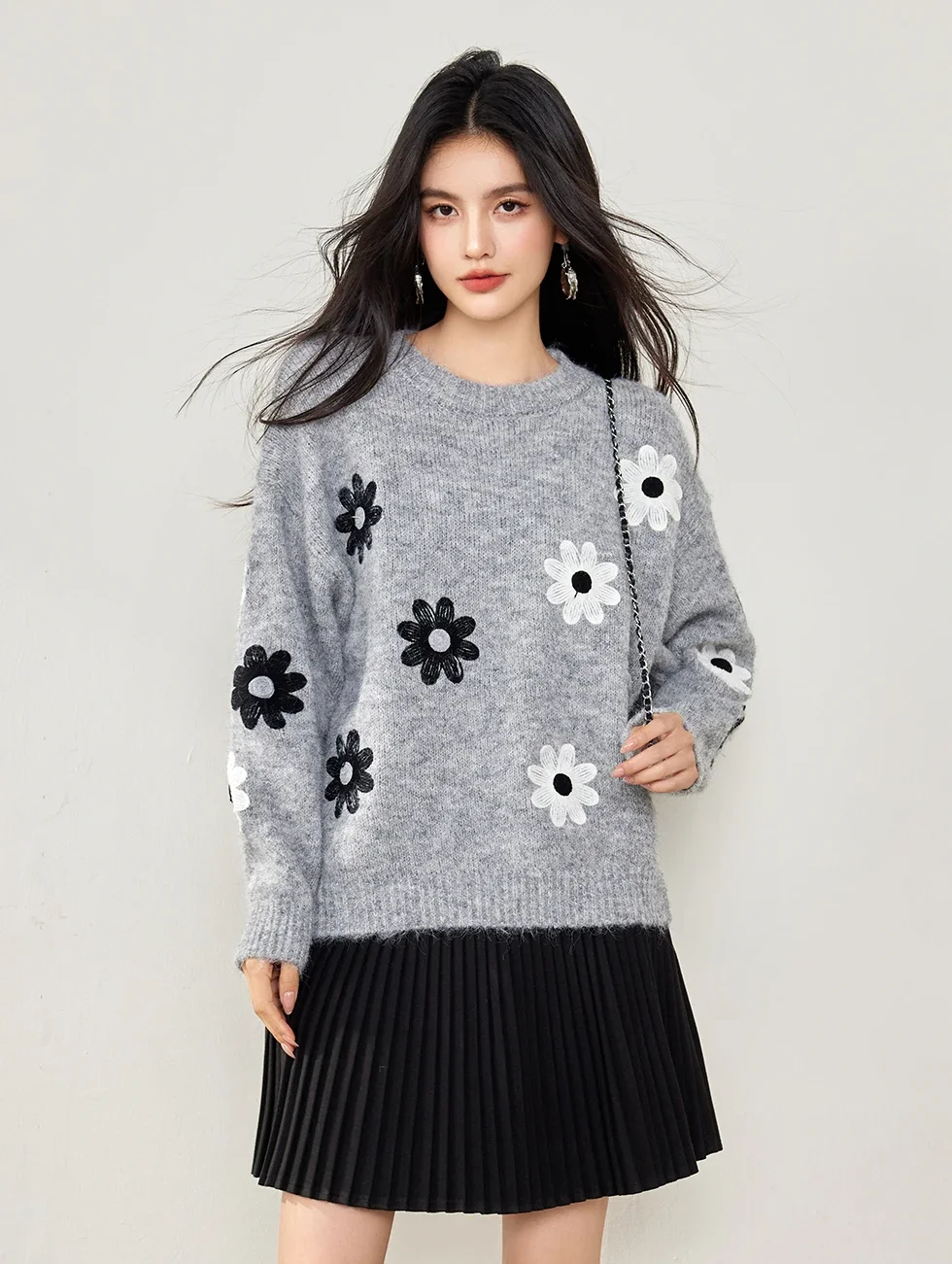 Women's O-neck Flower Embroidery Seahorse Hair Sweaters Autumn and Winter Long-sleeved Loose Casual All-match Pullover Knitwear