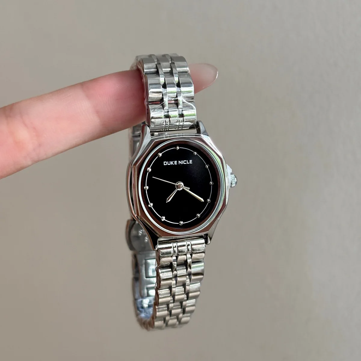 2026 New Polygonal Silver Steel Women's Watch High-end Fashion Niche Luxury Elegant Design Quartz Watch Birthday Gift