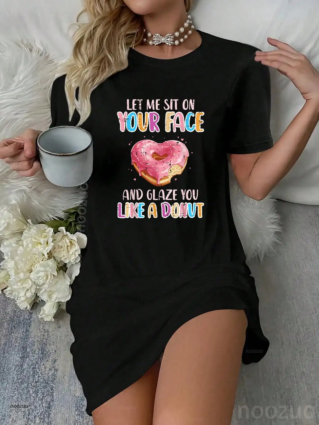 

Black Loose Fit Graphic Tee Dress with Heart Donut Print for Women