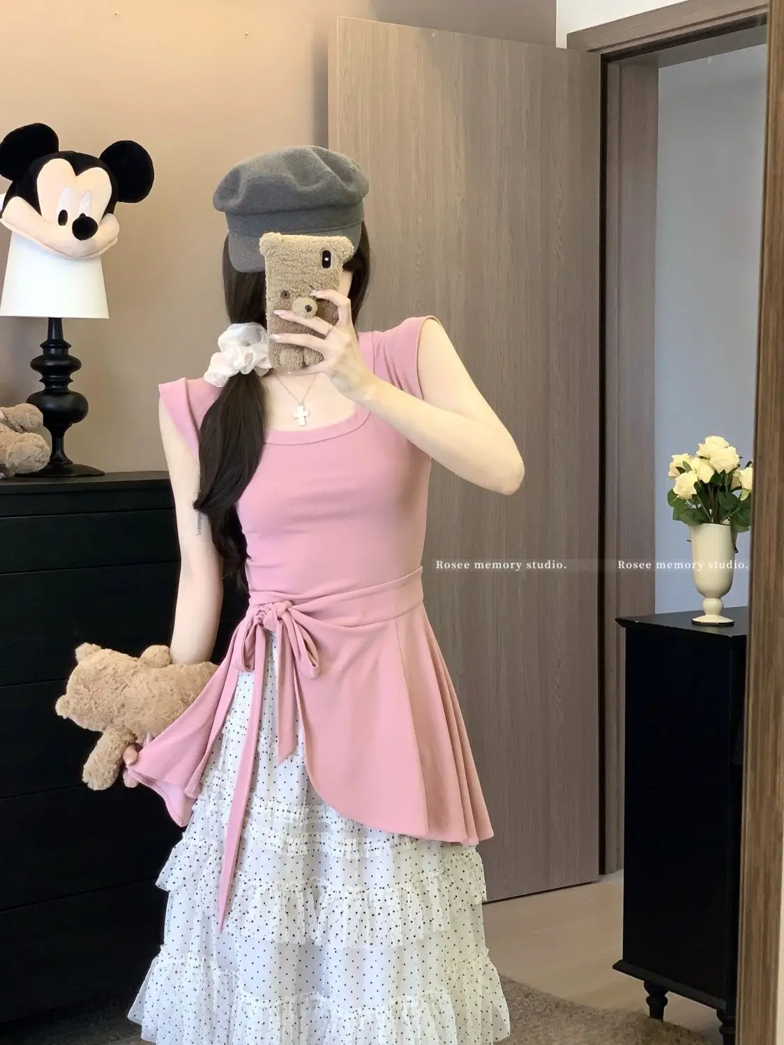 เอวแคบผู้หญิงเสื้อTอเนกประสงค์อารมณ์บินแขนเสื้อยืดฤดูร้อน 2025 สีทึบสแควร์คอด้านบน