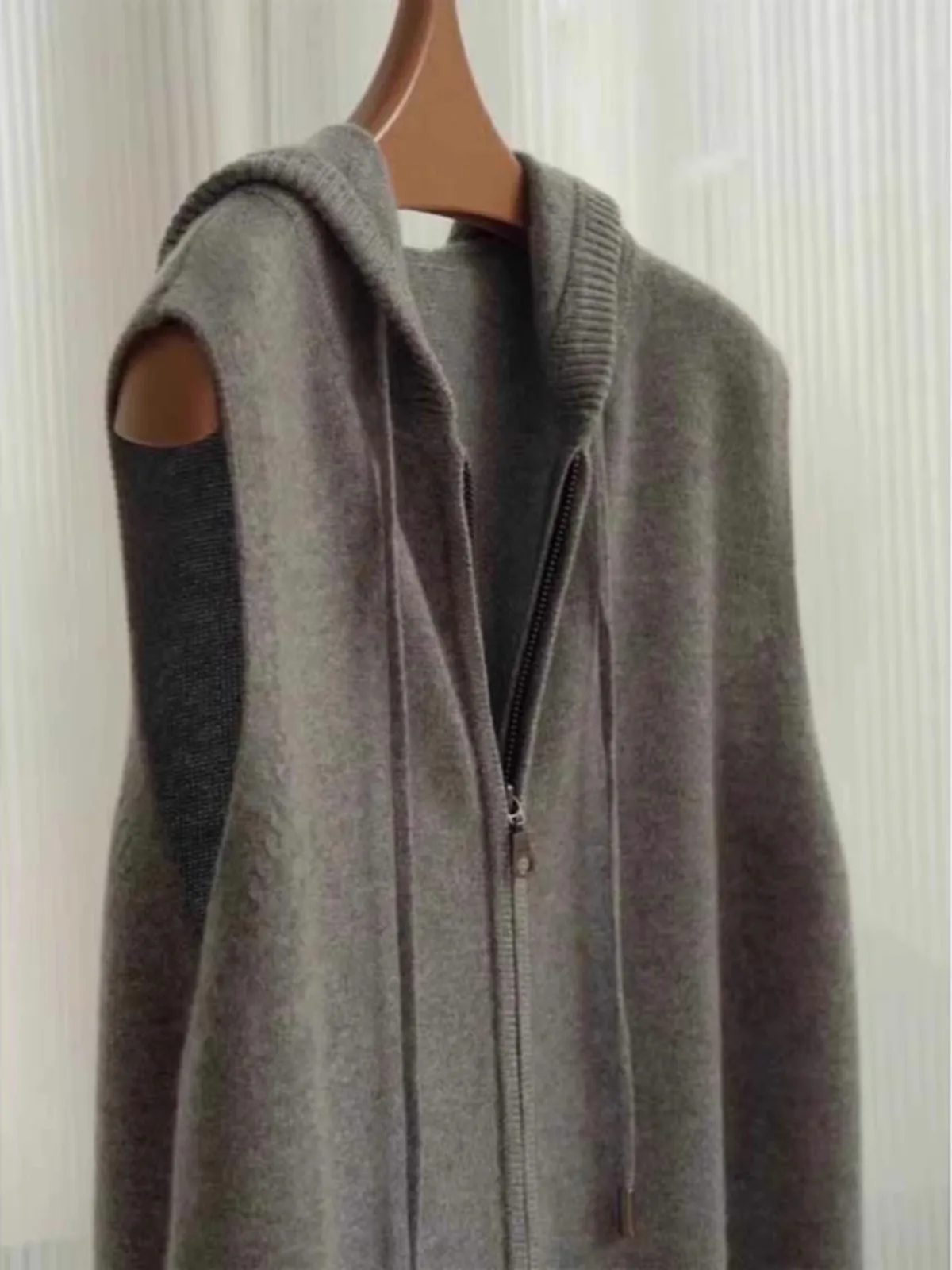 

Очень большой вязаный жилет с капюшоном и 300-мешом, женский осенне-зимний японский жилет на молнии в стиле ретро, открытый кардиган...