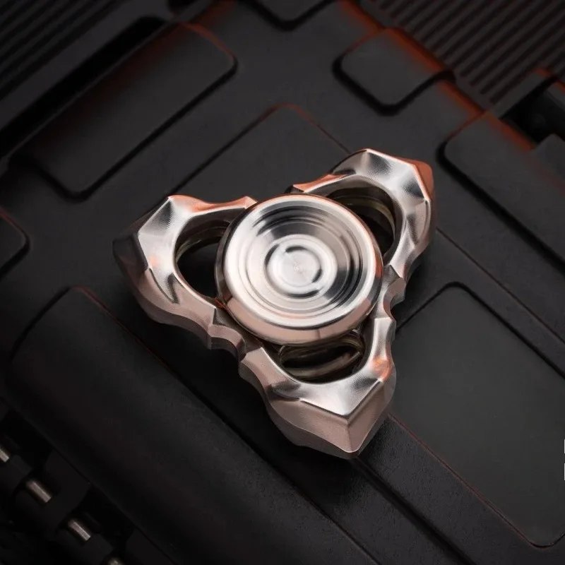 LQEDC Thorns and Mist MINI Mechanical Metal Rotating Three-page Fidget Spinner Decompression Desktop Toy
