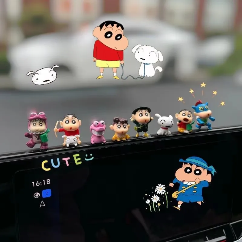 Conjunto de 8 Peças Crayon Shin-chan: Enfeites Automotivos para Painel, Modelo de Carro de Corrida, Decoração Individualizada para Console Central
