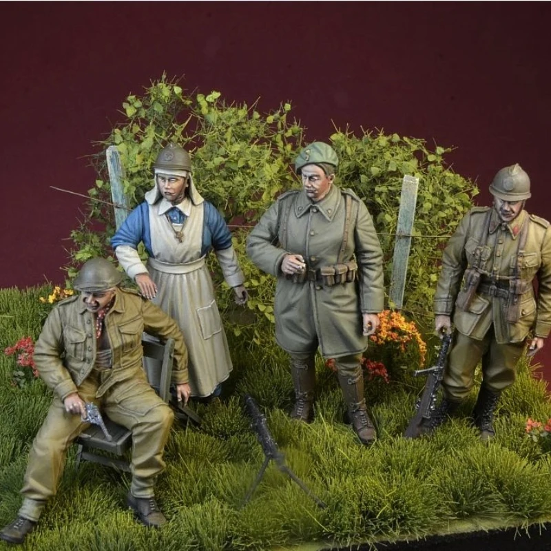 

1/35 Scale Resin Figure Model Kits Military France Army and Women 4 Figures Unassambled Unpainted GK DIY Toys