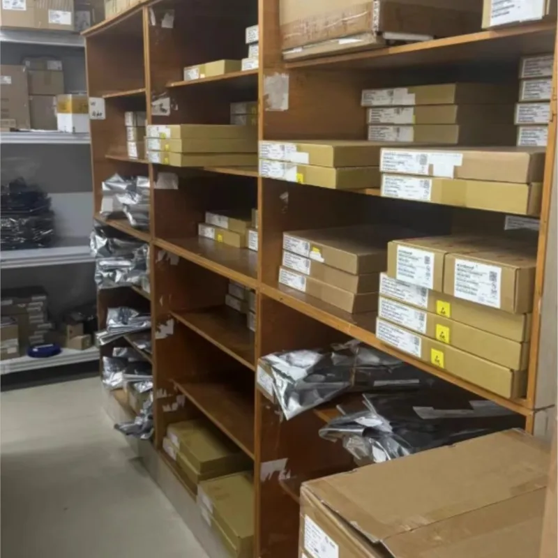 P89C51RD2BA P89C51RD PLCC-44 2 قطعة