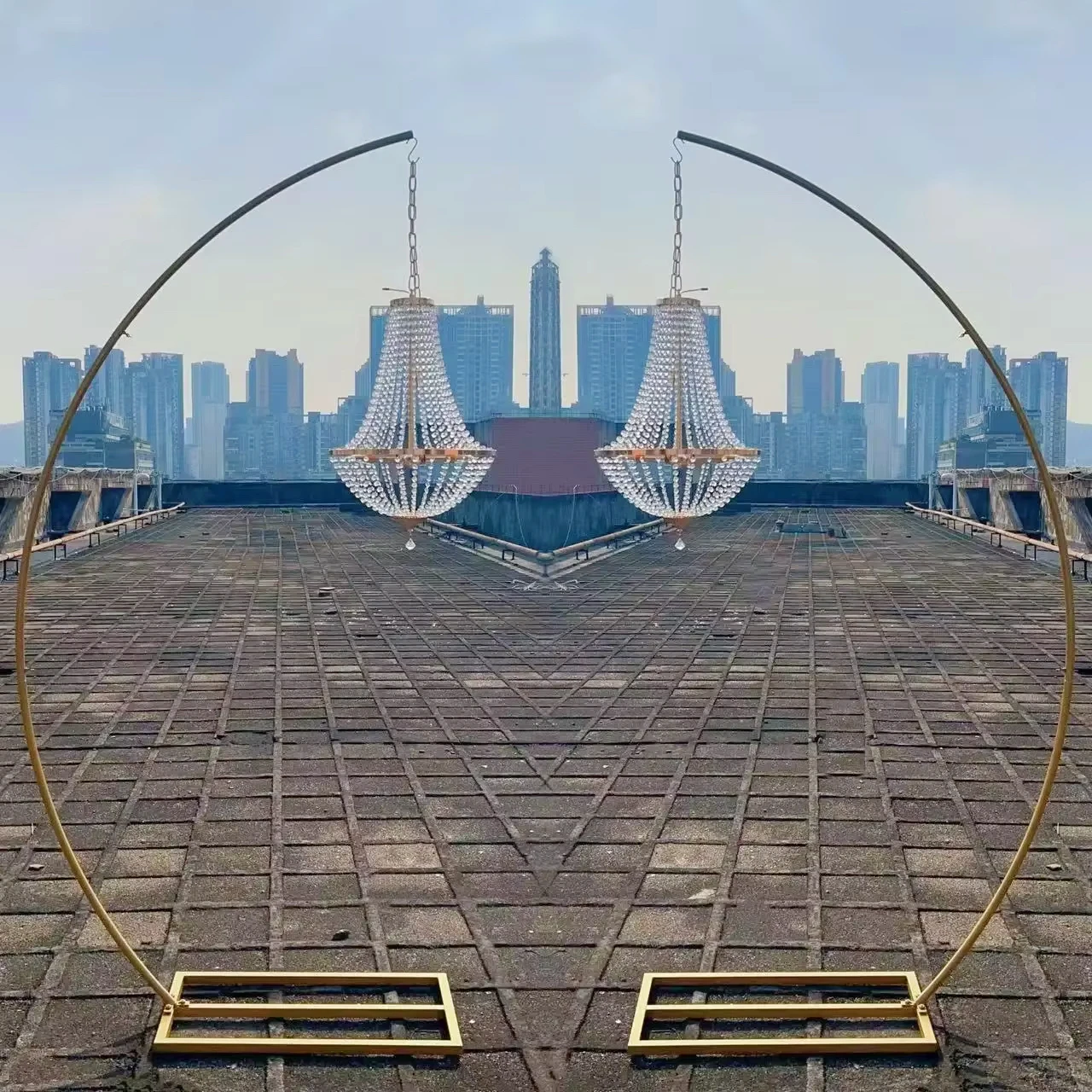 

Luxury Wedding Flower Arches With Chandelier Crystal Pendant Outdoor Backdrop Aisle Walkway Centerpieces Road Lead Display Stand