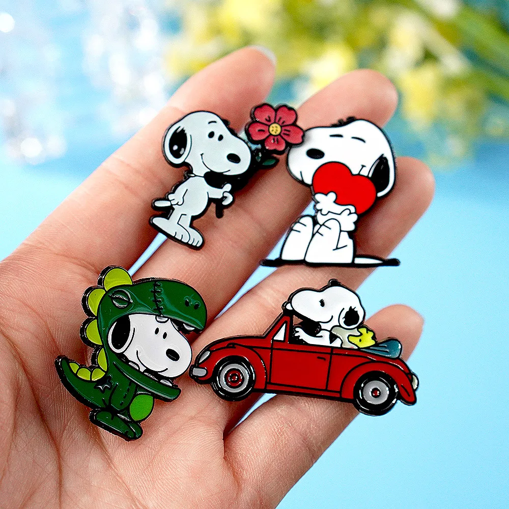 4 pzas. Lindos pines esmaltados de Snoopy, broche de dibujos animados de Peanuts, insignia para solapa, para mochila, ropa, regalo