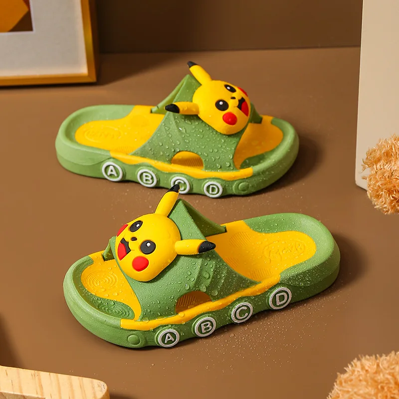 Pokemon Pikachu pantofole per bambini in estate pantofole da bagno per cartoni animati accessori per la spiaggia e il mare pantofole addensate per