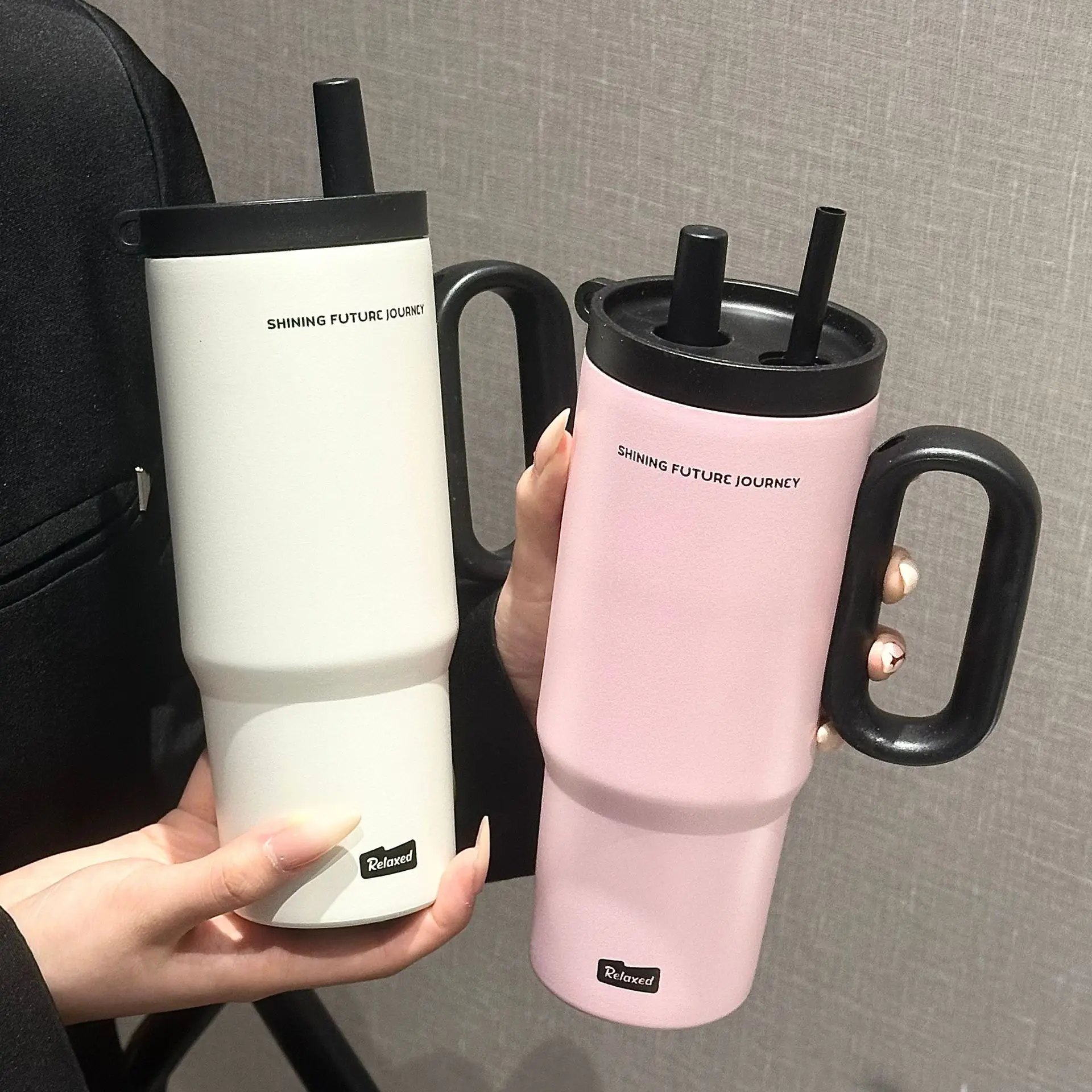 Copo elegante com filtro de chá, copo térmico de aço inoxidável de grande capacidade com canudo e alça, caneca de viagem à prova de vazamento para deslocamento
