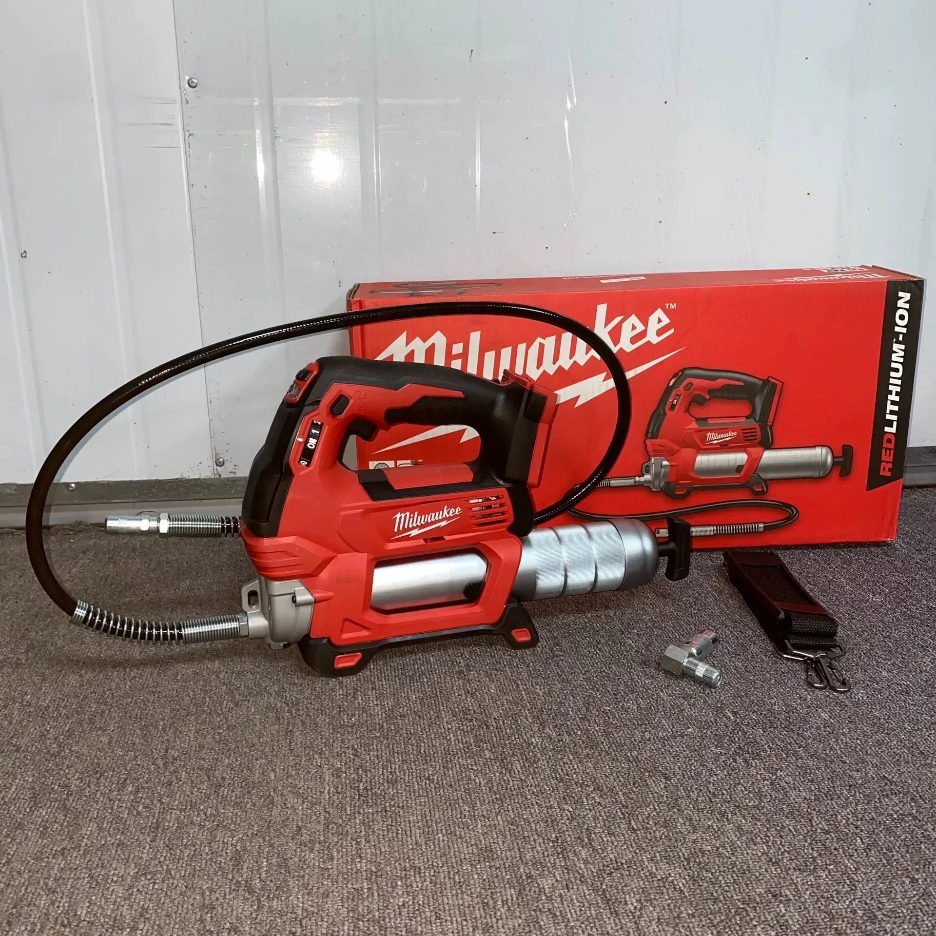 New Milwaukee M18GG-0 18v Grease Gun Bare Unit 450g Barrel Cartridge Capacity Garage Tools Only