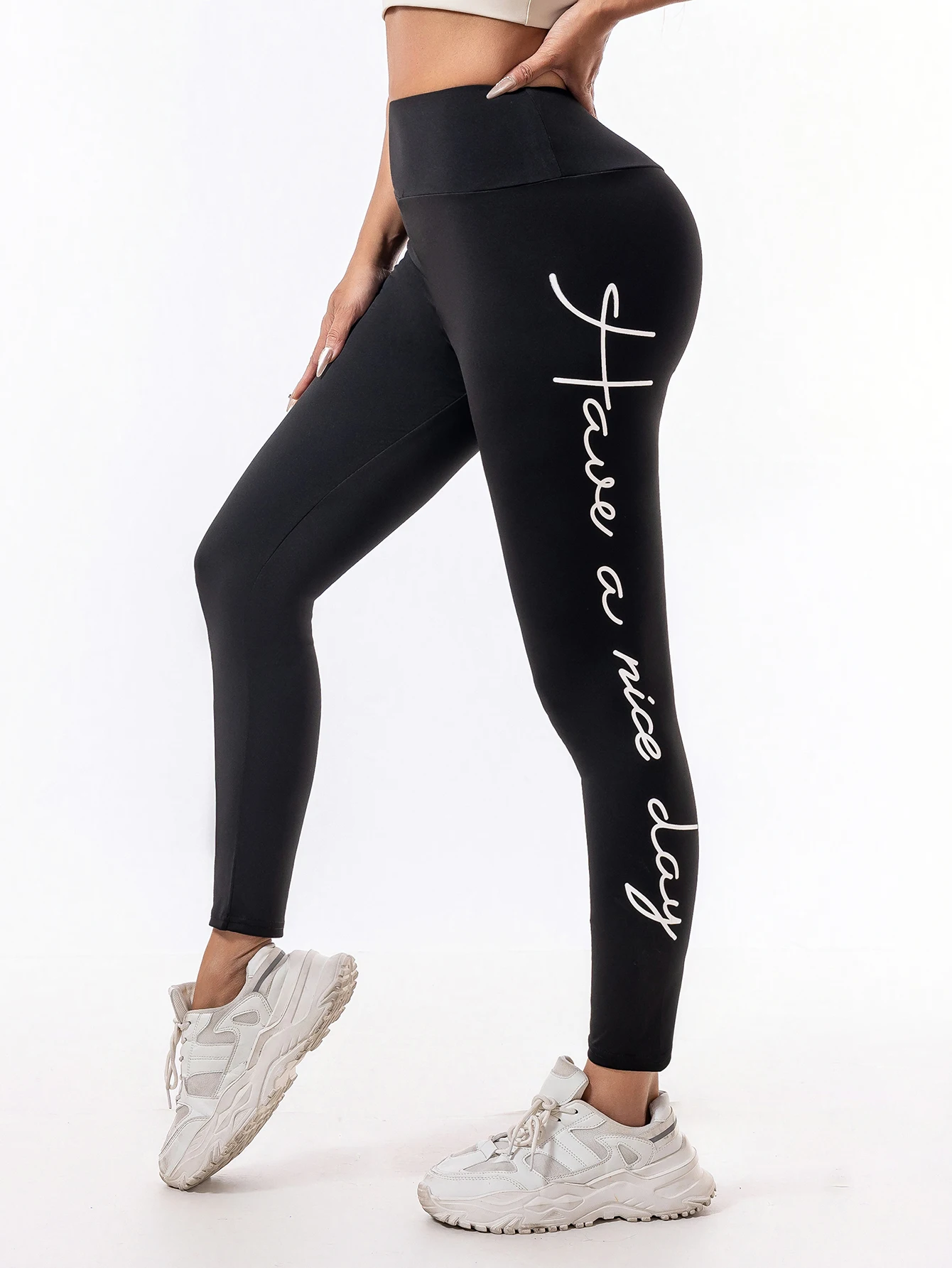 女性用速乾性レターレギンス 薄くてトレンディな黒の9インチタイトフィットヨガパンツ 小さな足の夏向け