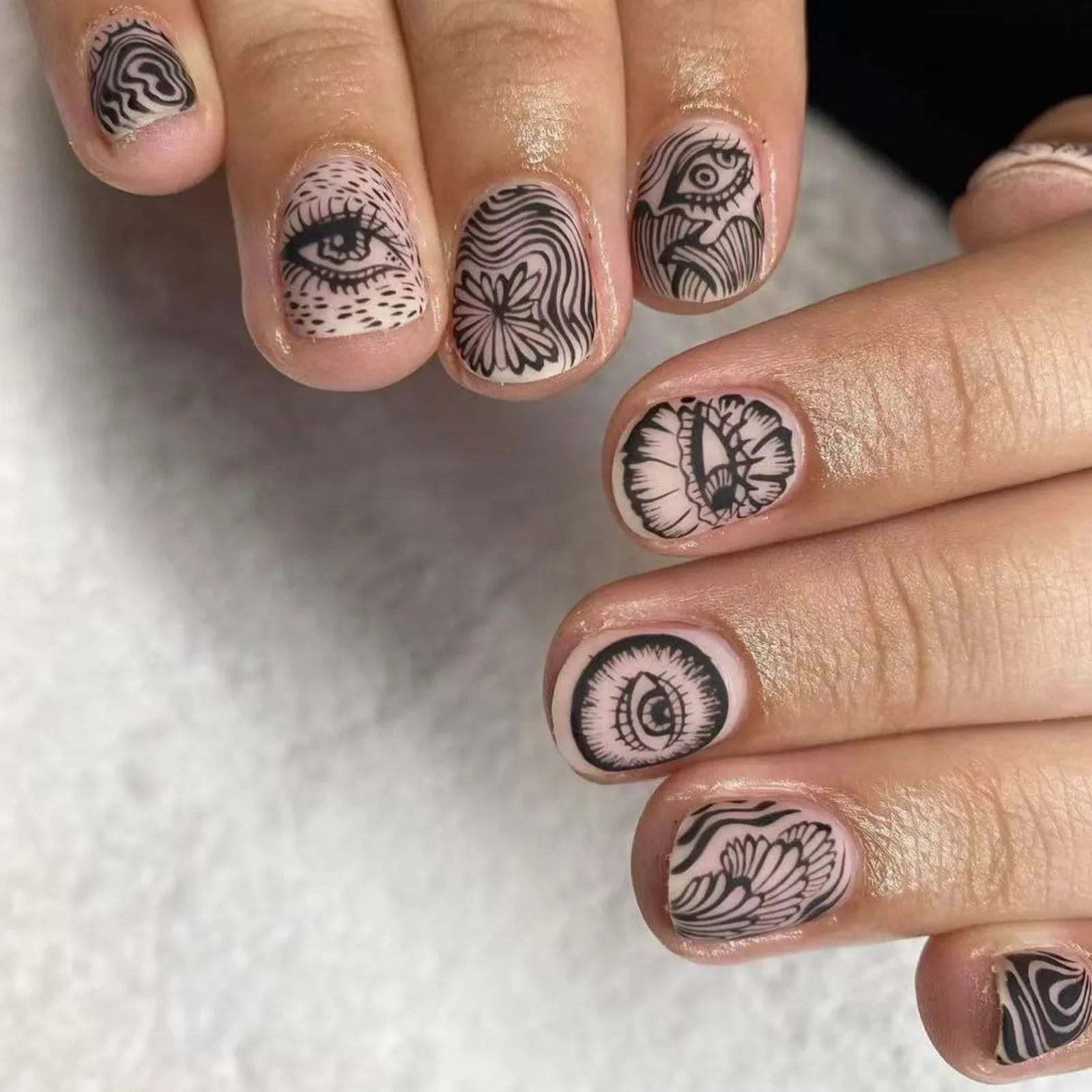 Juego de uñas postizas de Anime, Set de 24 piezas, color negro, con dibujo de almendra, cómics japoneses artificiales, diseño artístico con personalidad para Cosplay