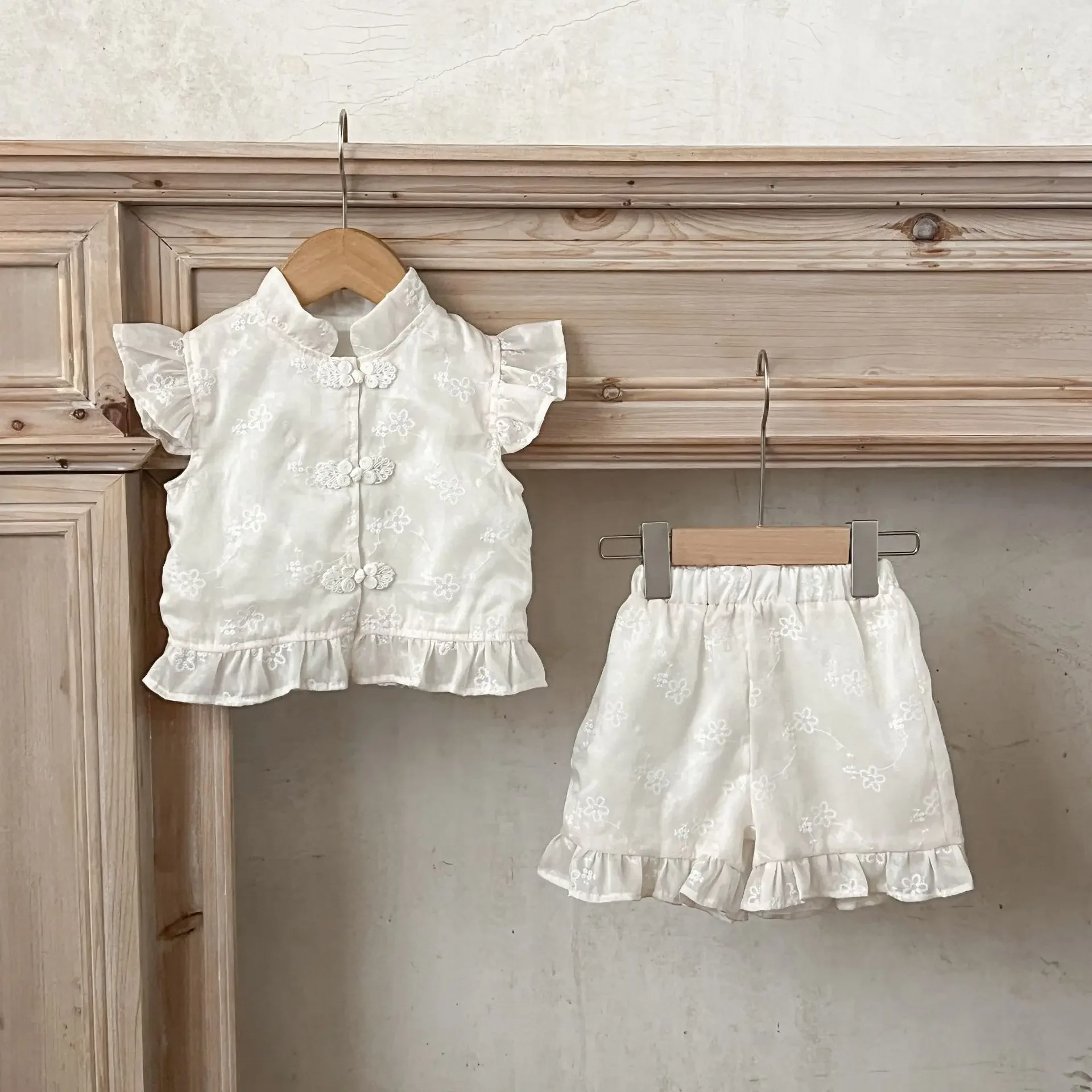 New Chinese Embroidered Lace Flying Sleeve Cardigan and Shorts Set for Girls and Babies, Cotton Chinese Style Two Piece Set