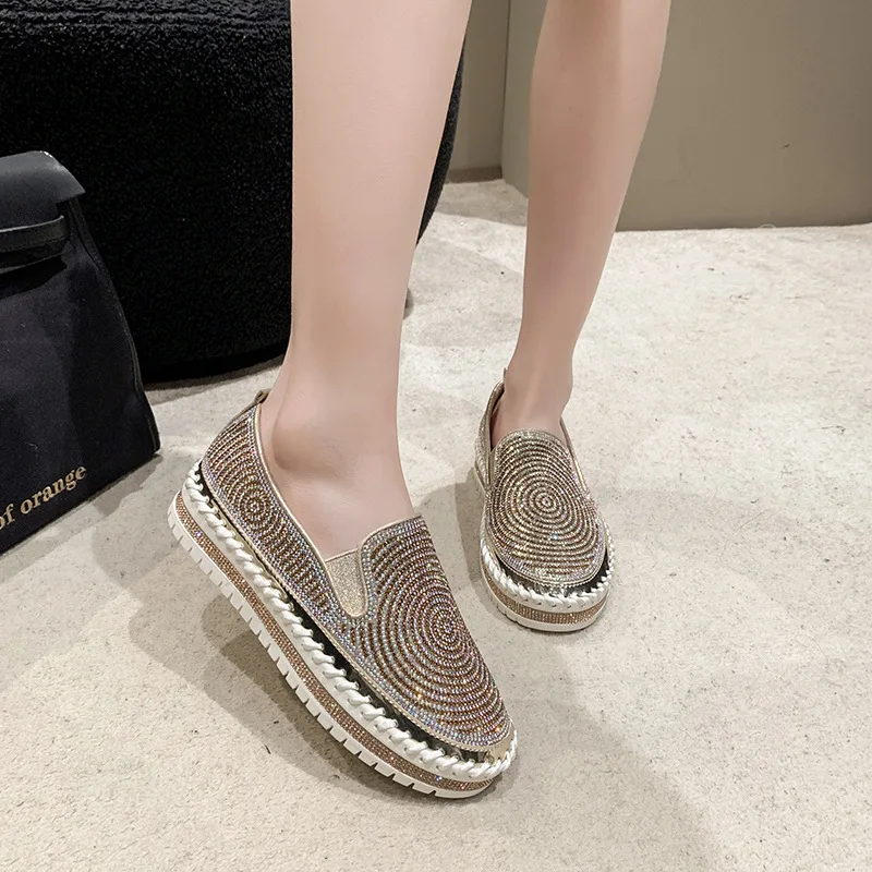 Sepatu kets Slip-on wanita, sneaker kasual warna polos PU dengan bulu datar Modis 2024