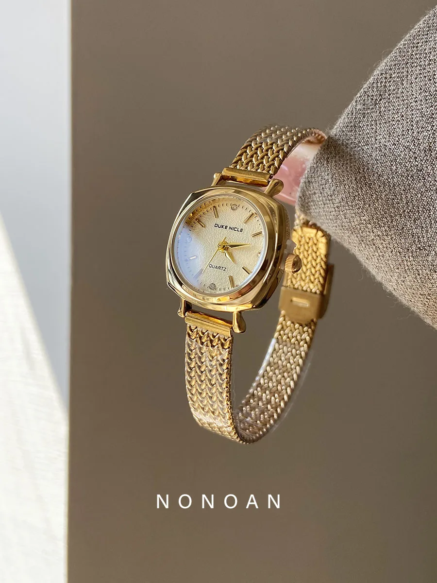 ساعة نسائية فاخرة على الطراز القديم مع حزام شبكي متطور وقرص صغير؛ ساعة يد نسائية فاخرة راقية #4