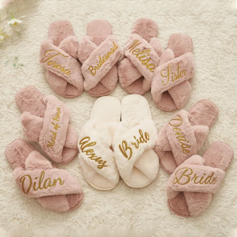  Personalized Wedding Name Slipper Custom Bridal Party Fluffy Slippers Warm Soft Ladies Home Shoes Bridesmaids Gifts 