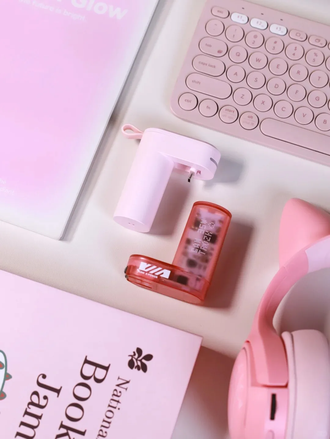 Trozk Binary Star 6800mah Mobile Power Bank Starlight Pink 2-in-1 Detachable PD35W Plug Power Adapter Plug Adapter
