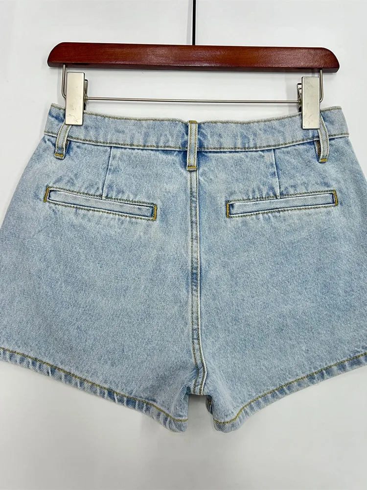 Pantalones cortos vaqueros de cintura alta para mujer, Shorts con bolsillos delanteros y una hilera de botones, color azul claro, moda de verano, 2024