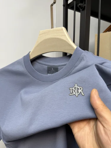 Imagen 2 del producto Nueva camiseta de marca de alta gama con cuello redondo y manga corta sin costuras para hombre, top deportivo informal de algodón con insignia de letras de alta gama a la moda de verano