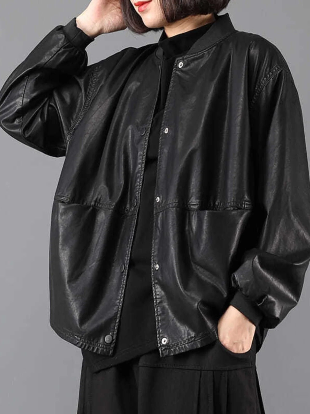 ملابس خريفية نسائية من الجلد مقاس كبير من Faionable Thiened ملابس خريفية مبطنة وفضفاضة مناسبة للتنقل من جلد البولي يوريثان