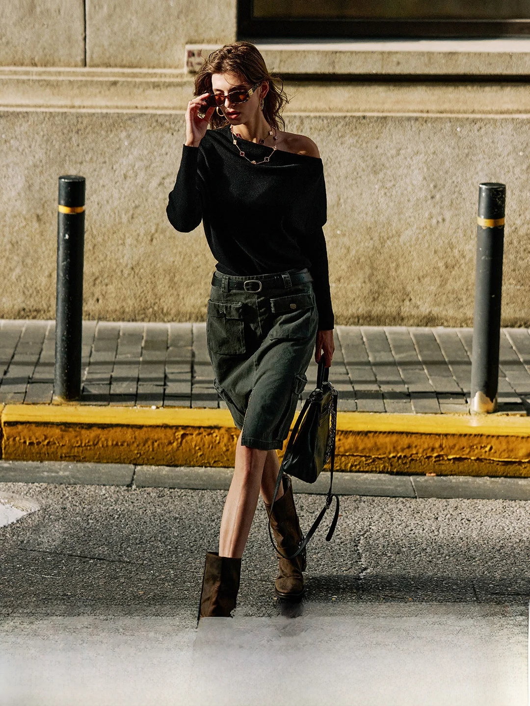 

Luna7xi Black Asymmetrical Shoulder Long Sleeve Knitted Top Spring Autumn Inner And Outer Wear Casual Style Korean Version