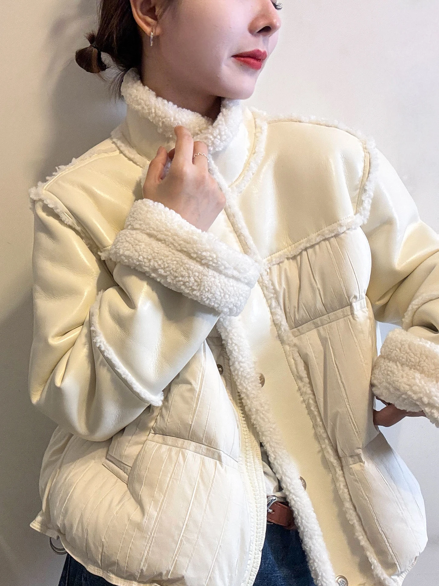

High-End Short Women's down Jacket 2026 Winter New Style Warm Thickened White Duck down Lamb Fur Coat Casual Straight Cut