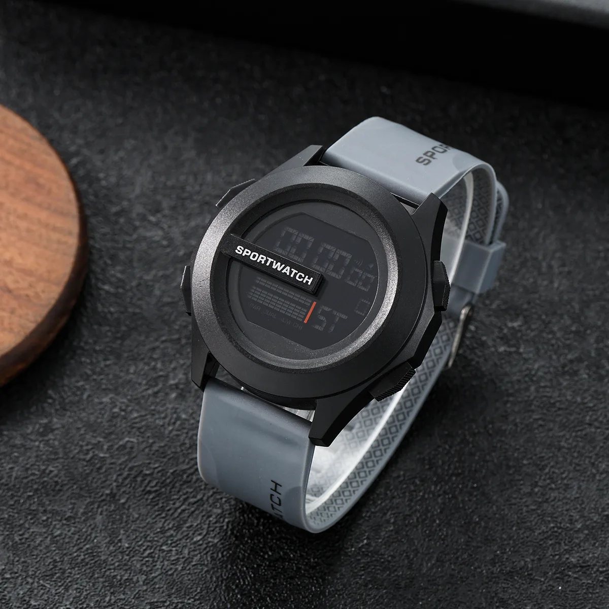 YIKAZE ساعات رياضية رجالية فاخرة ساعة يد رقمية ساعة توقيت مضيئة تاريخ الأسبوع متعددة الوظائف اللياقة البدنية ساعة إلكترونية على مدار الساعة