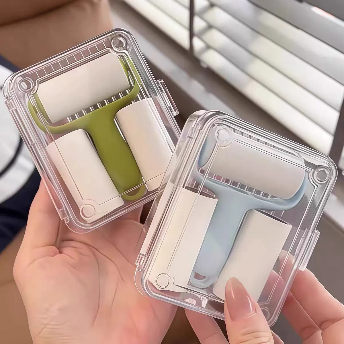 rolo-removedor-de-pelos-portatil-e-adesivo-com-cabo-longo-resistente-tamanho-compacto-essencial-para-o-lar-rolo-para-remover-poeira-de-roupas