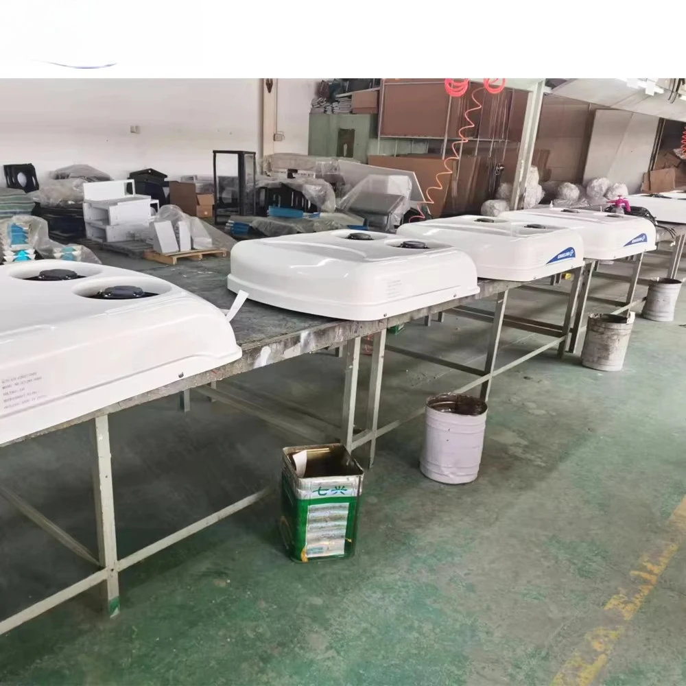 مكيف هواء سقف 12 فولت تبريد 15500 وحدة حرارية بريطانية مناسب لمقطورات حافلة متنقلة RVs شاحنة تخييم