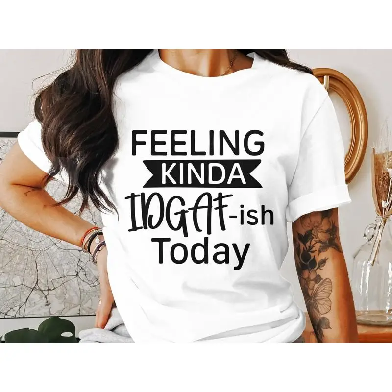 

Футболка Feeling Kinda IDGAF ish Today, забавная повседневная одежда, удобный повседневный наряд с дерзким юмором