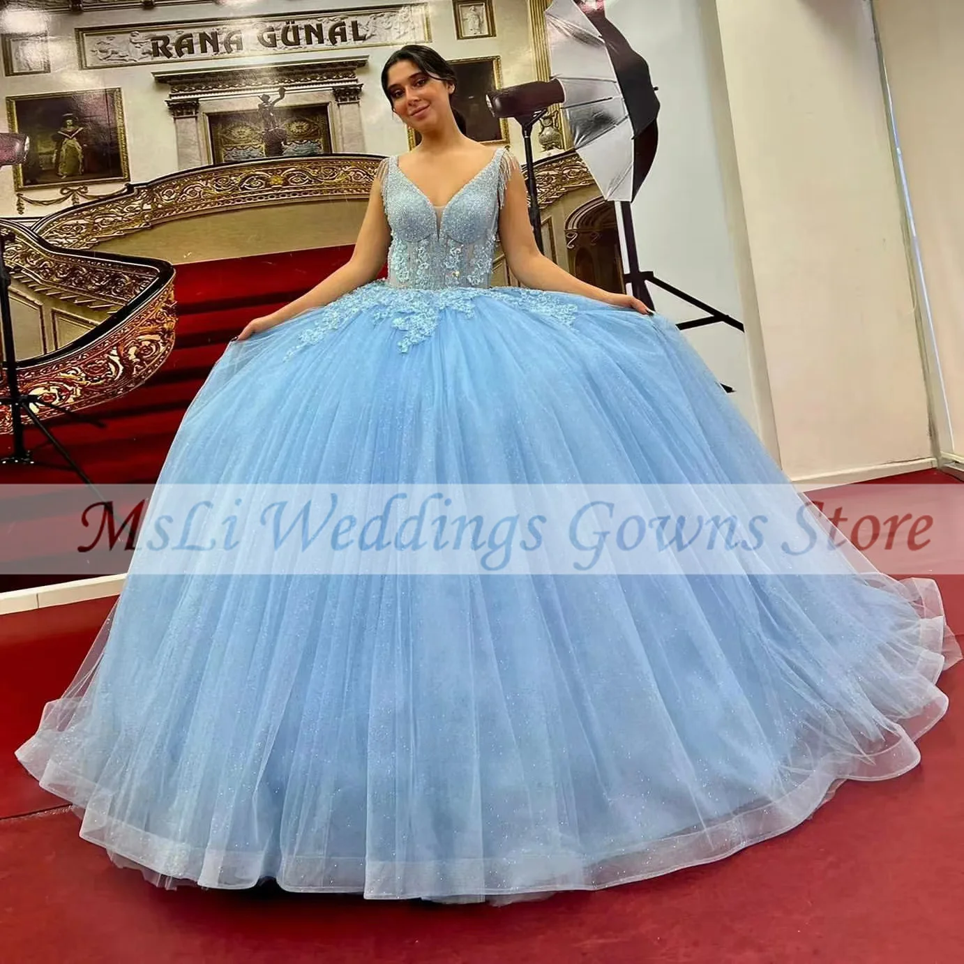 

Sky Blue Princess Ball Gowns Quinceanera Dress For Sweet 16 Girls Appliques Beads Sequined 15 Birthday Gowns vestidos de fiesta