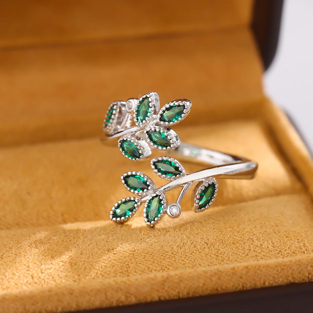 New Fashion Green Crystal Leaves 925 Sterling Silver Personality Temperament Creative Exquisite Opening Rings R376