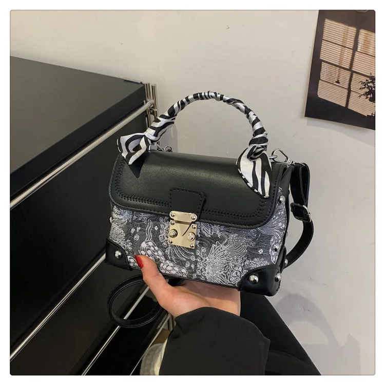 

New Designer Shoulder Bag with Premium Texture – An Elegant and Versatile Classic Retro Crossbody Bag