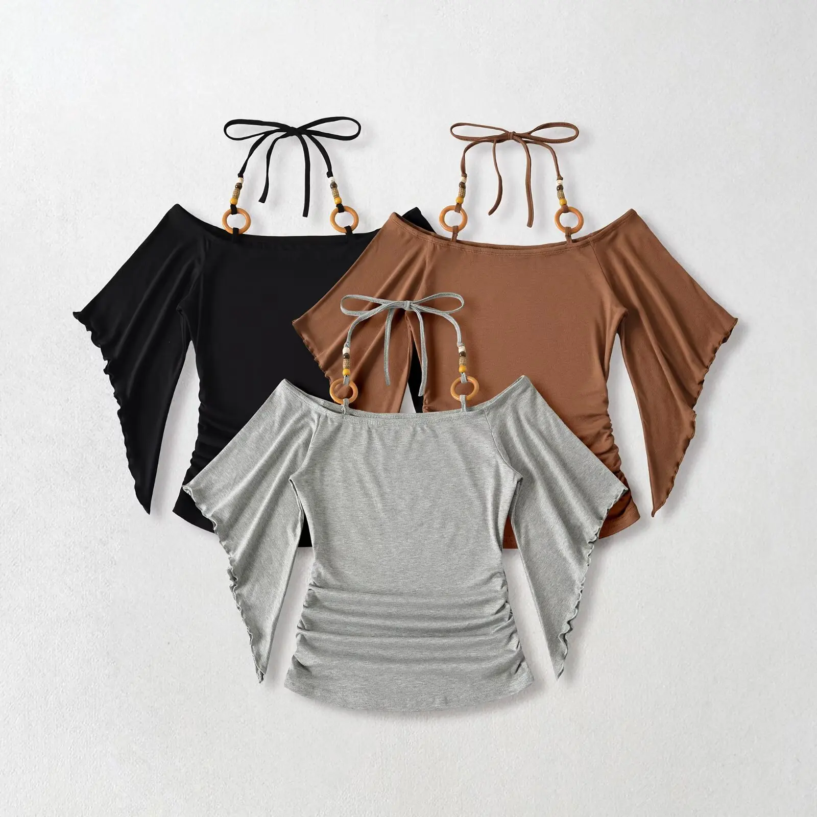 

Женская укороченная футболка Ele Bell Sve с вырезом на плечах, присборенной талией и декоративными элементами, летняя модная женская футболка