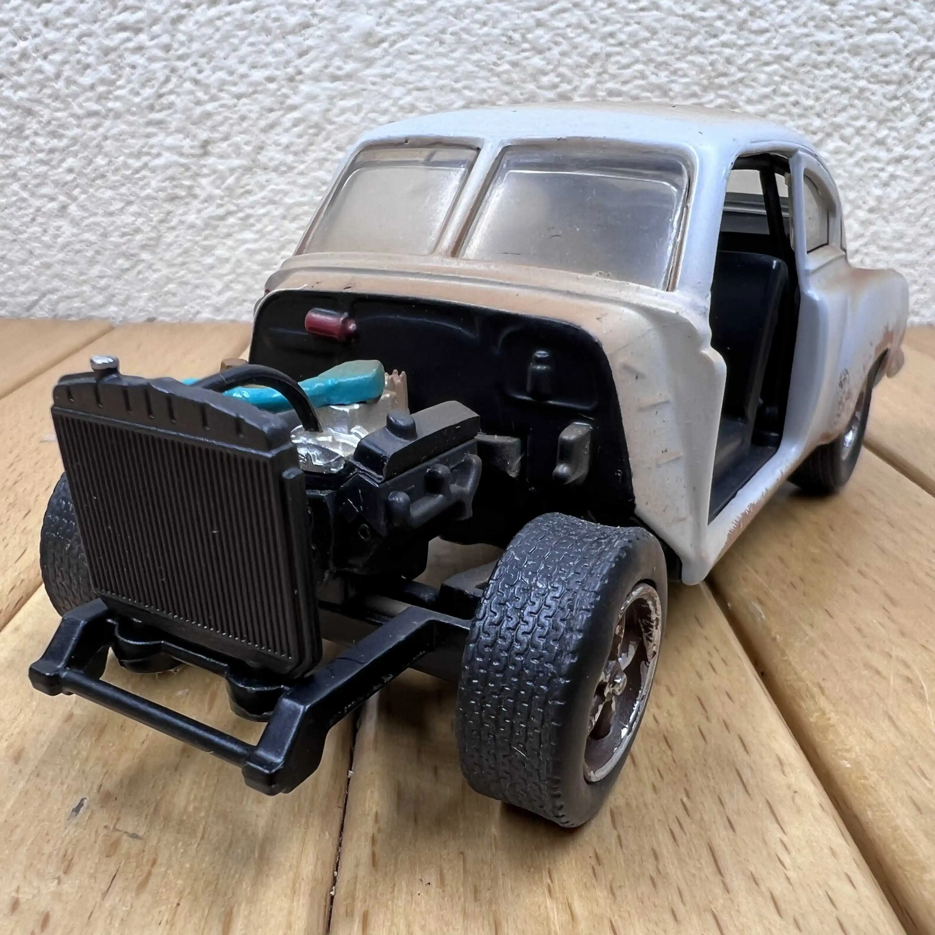 

1:32 Vintage Car - 1951 Model Fleet Alloy Set Piece - Speed and Thrills Automobile Scene Arrangement