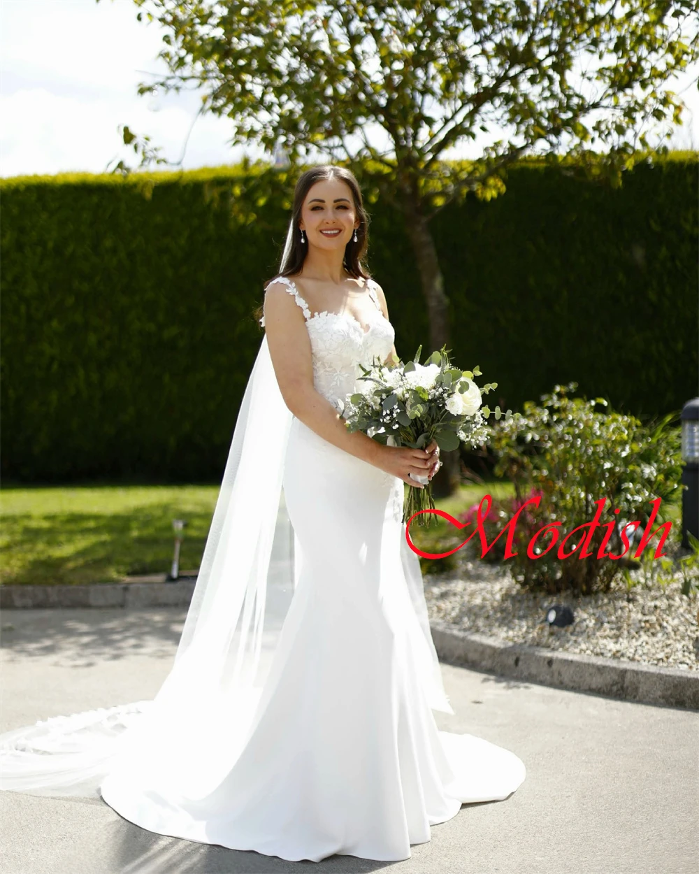 맞춤형 화이트 저지 웨딩 드레스 절묘한 Strapless 스파게티 스트랩 민소매 신부 가운 채플 트레인 백리스 드레스