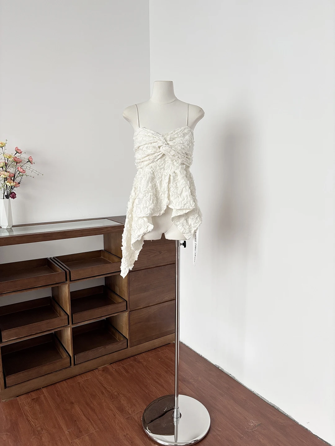 Elegant Pure Desire Versatile 3D Flower Atmosphere Sensation Strap Vest Summer New Fashionable Women's Top Loose Polyester Fiber