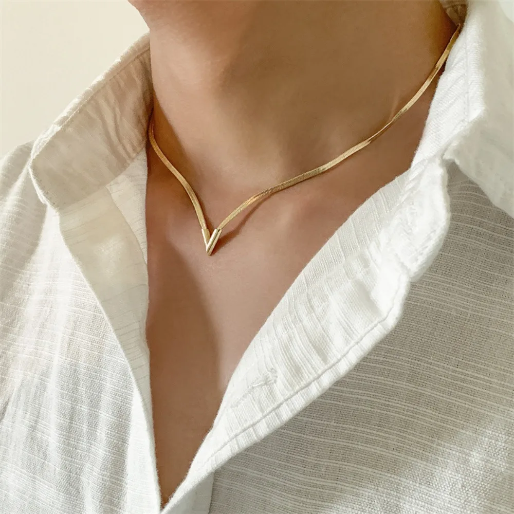 New Personality Simple Creative Stainless Steel Necklace for Men V-shaped Brass Snake Chain Fashion Match Blade Clavicular Chain