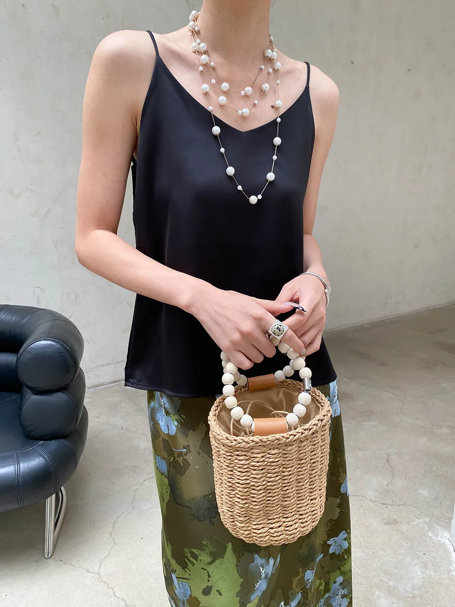 Sommerliches Damen-Casual-Top in Uni-Farbe, V-Ausschnitt, Satin-Camisole, sowohl für drinnen als auch draußen tragbar. – Detail 10