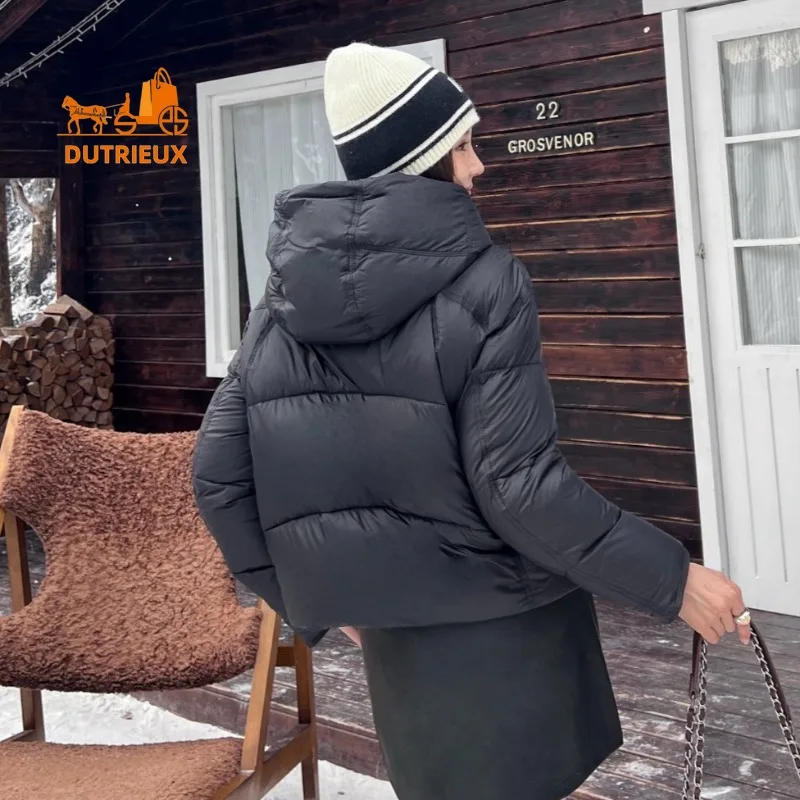 2025 Chaqueta corta de plumón con capucha blanca y negra cálida de invierno para mujer, 90% plumón de ganso blanco, abrigo grueso elegante y a la moda para mujer