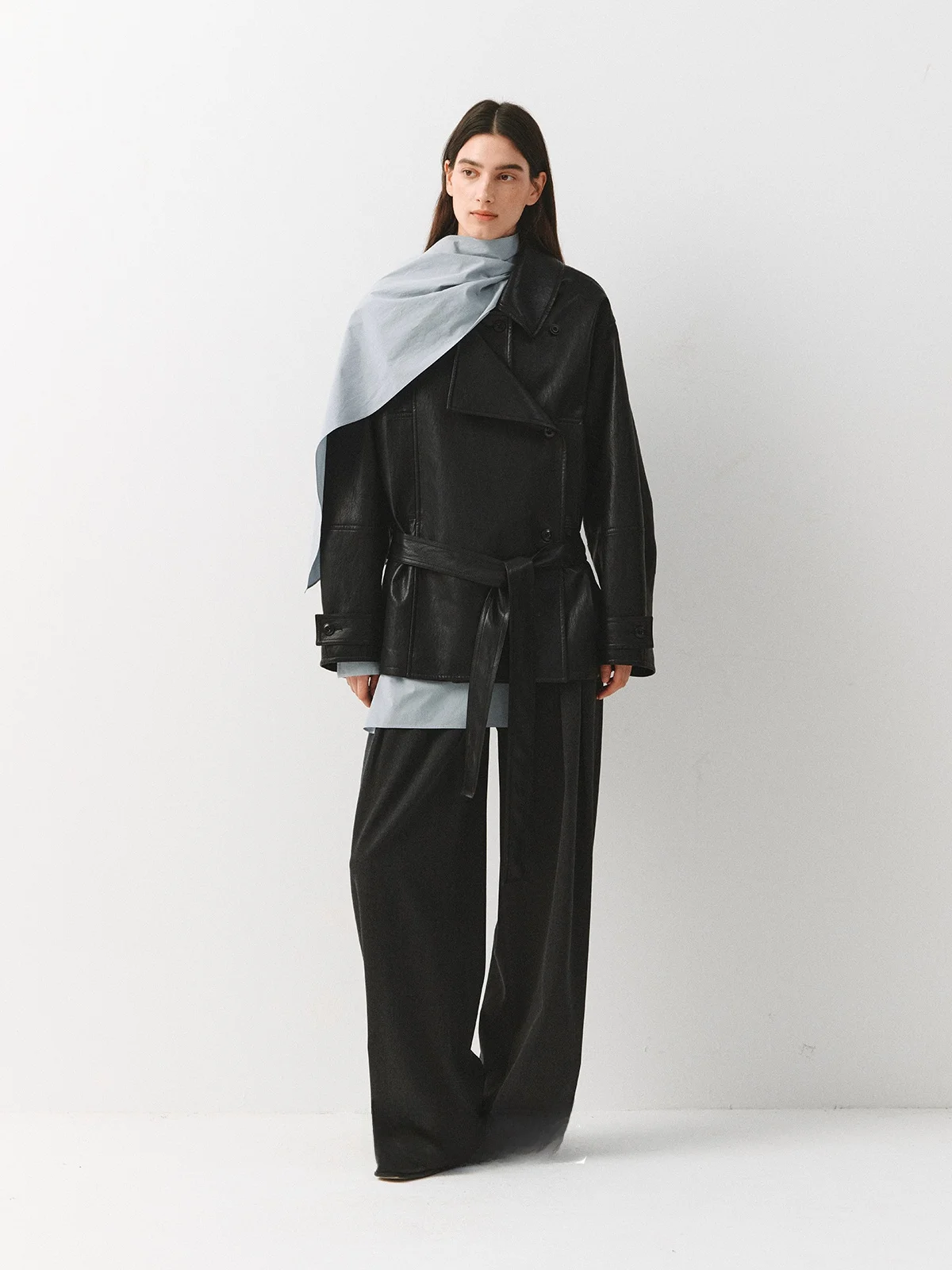 Praktyczna, dwuwarstwowa kurtka ze stójką, luźna, z imitacji skóry PU, wiatrówka, ciepła, dopasowana, z długim rękawem.