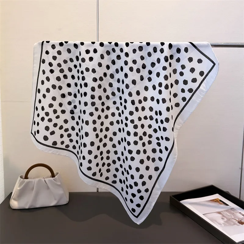 جديد البولكا نقطة طباعة وشاح مربع للنساء القطن المخملية وشاح للرقبة شال الاعوجاج أنيقة منديل عصابات السيدات الحجاب