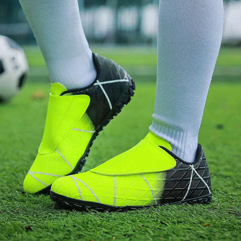 

New Green Design Children's Soccer Shoes Cleats Indoor Kids Football Sneakers for Boys Non-slip Breathable Child Futsal Shoes
