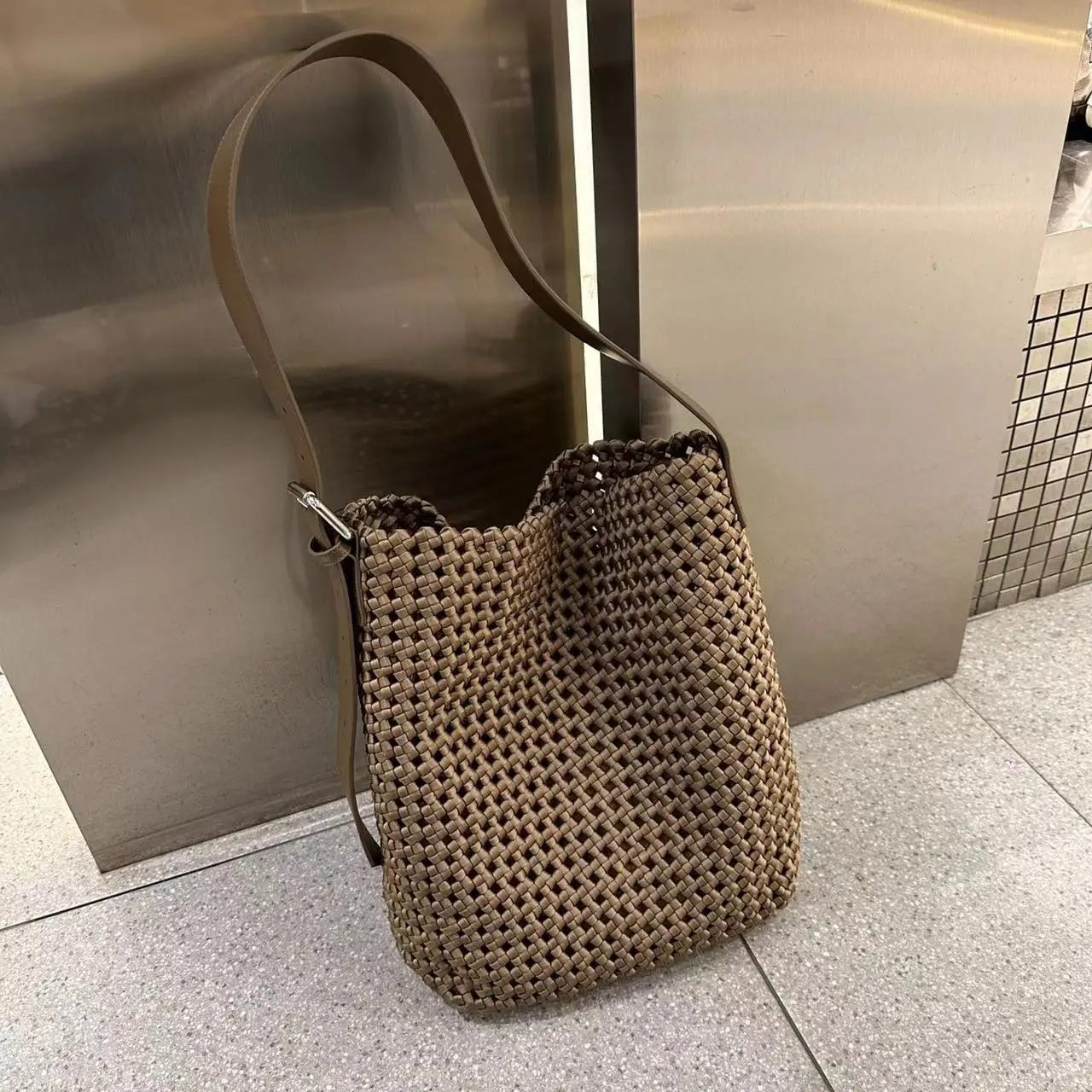 UKF 2023 New Fashion Retro Hollow Woven Bag Large Capacity Tote Bag Mother Knitting Bag Shoulder Armpit Bag Trendy Bag For Women