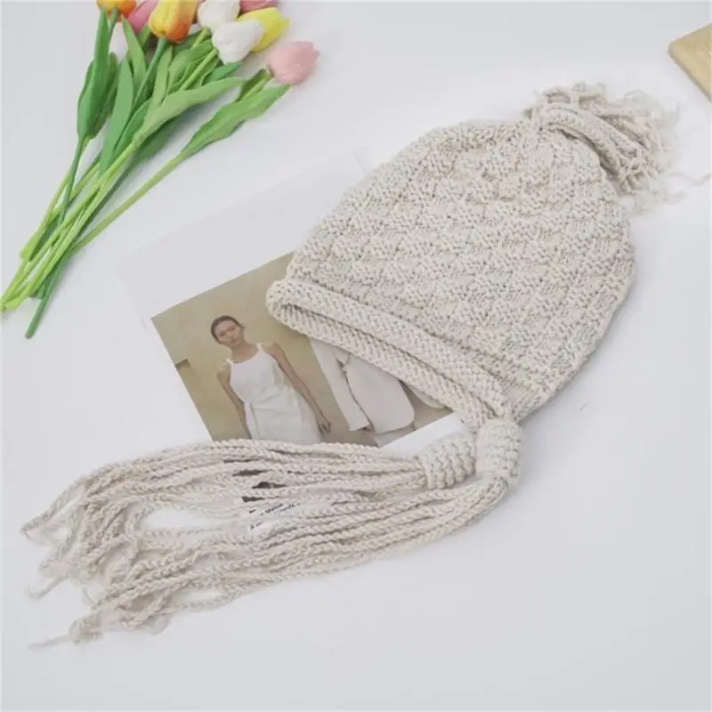 31BB Вязаная шапка ручной работы крючком Модная шапка с бахромой и косами для девочек Муфта для ушей Шапка с помпоном