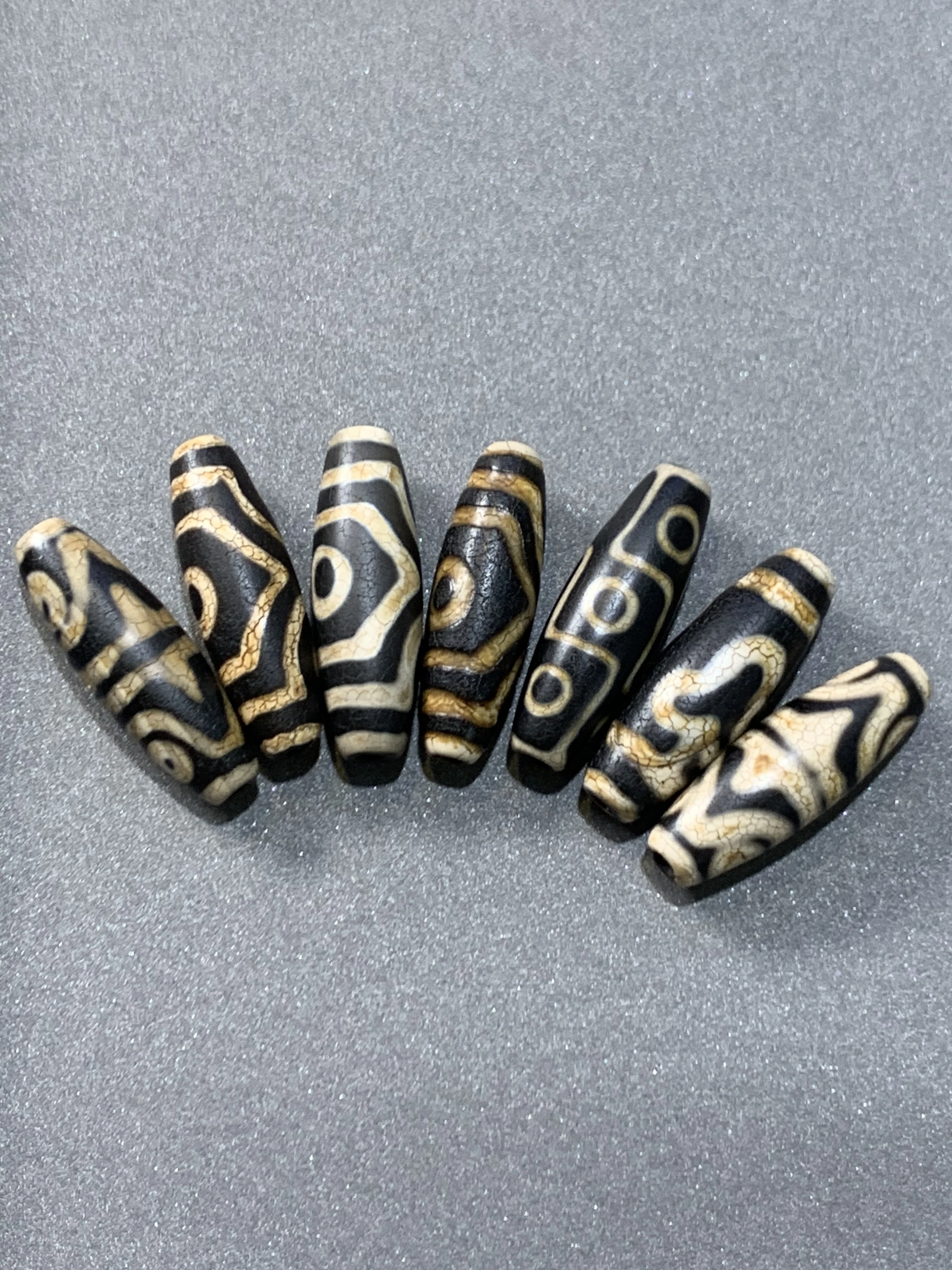 

10pcs/lot natural Tibetan agate Dzi with various patterns black white retro style 30mm diy necklace pendant loose bead wholesale