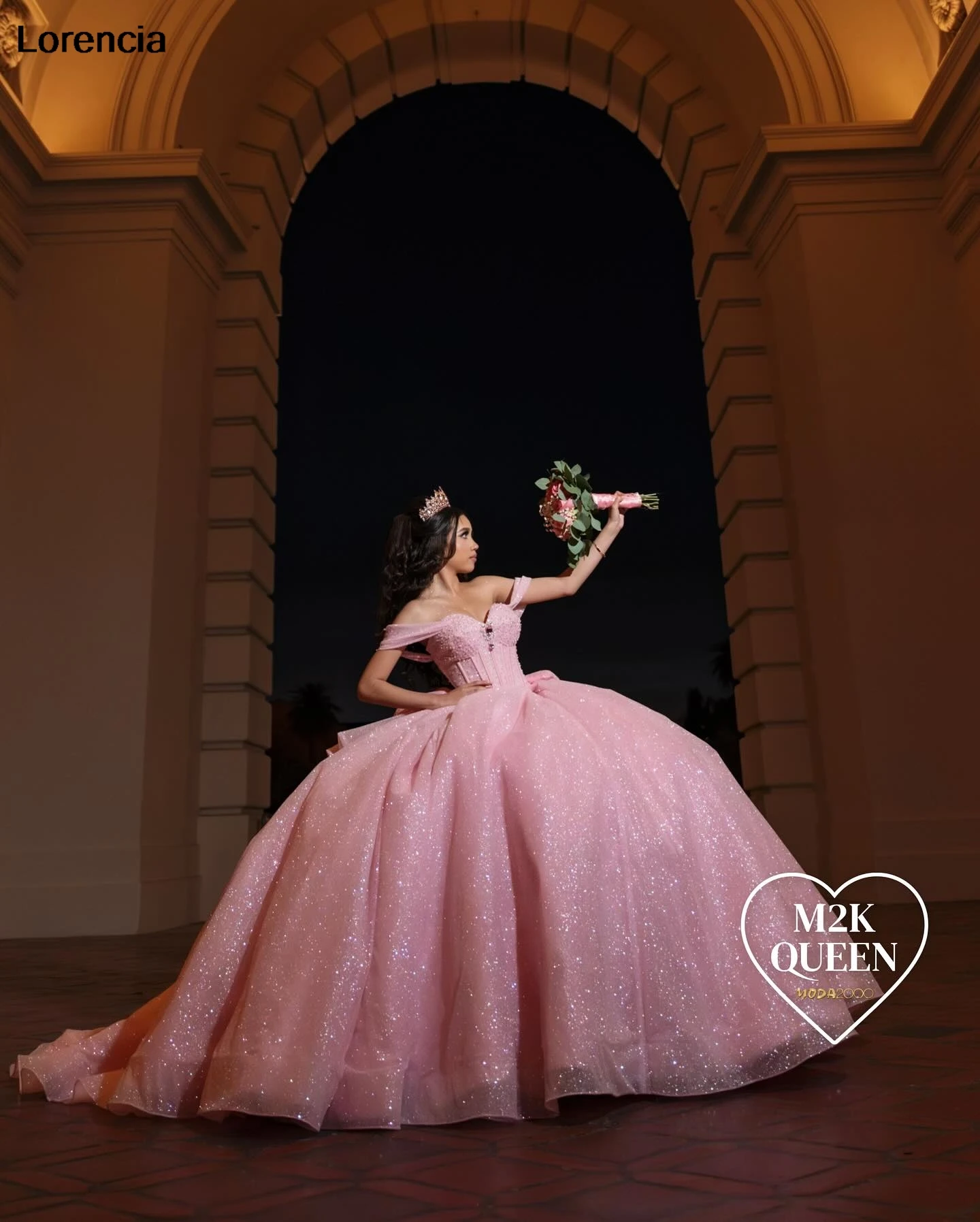 ที่กําหนดเองสีชมพู Quinceanera Ball Gown เงา Applique ลูกปัดคริสตัลโบว์เม็กซิโกหวาน 16 Vestidos De 15 ปี YQD884