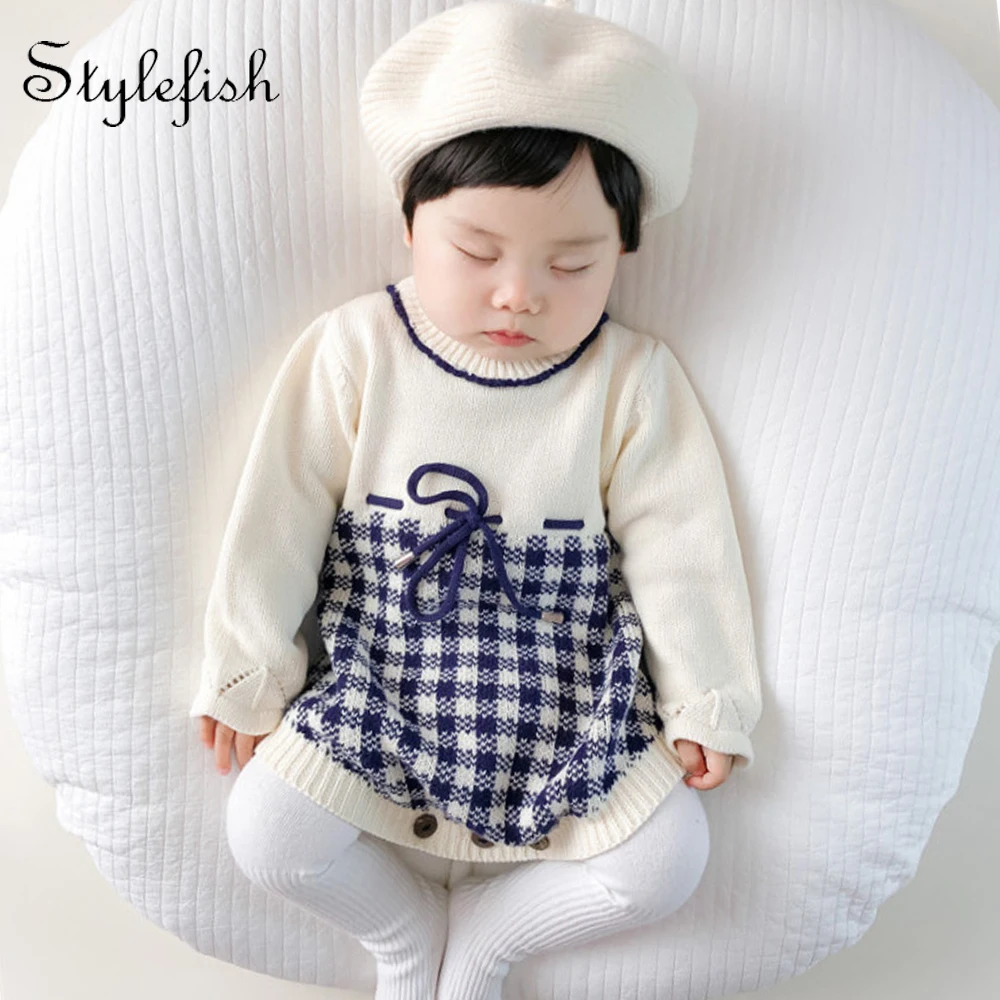 

2022 babies Plaid needle clothes woolen jumpsuit fart-covered triangle climbing clothes long sleeve romper baby girls clothes