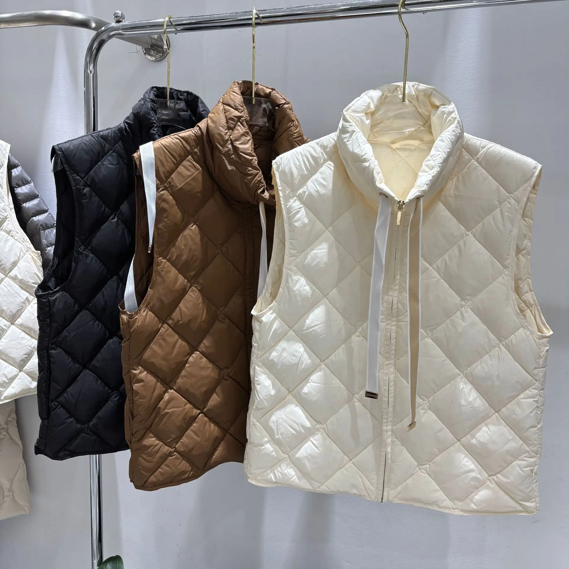 Lightweight Padded Vest Puffer Women White Duck Down Coat Fashion Sleeveless Jacket Lapel Inner Undershirt Female Vest